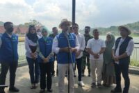 Gubernur Jabar, Ridwan Kamil didampingi Plt Bupati KBB, Hengky Kurniawan beserta Ketua DPRD KBB, Rismanto serta host kondang Irfan Hakim saat melakukan peresmian Situ Ciburuy, Kecamatan Padalarang KBB. Sabtu 13/08/2022
(foto Abdul)