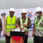 Plt Walikota Cimahi, Ngatiyana bersama Forcopimda Cimahi melakukan ground breaking pertanda revitalisasi stadion Sangkuriang Kota Cimahi dimulai