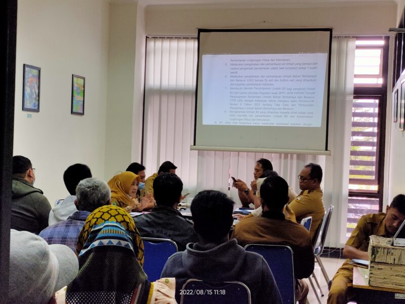 DLH KBB mengindikasi dugaan pencemaran lingkungan, PT Alloy Indo saat dimintai keterangan lebih milih bungkam (foto: Abdul)