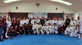 Plt Bupati KBB, Hengky Kurniawan mengapresiasi pelantikan ujian KKI KBB, mampu berprestasi di ajang olahraga karate (foto: Abdul) dok. SekitarKita