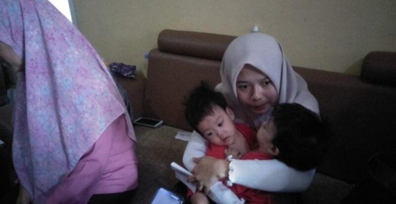 Putri cantik Ayesta Azalea dan Aleeya Azalea Putri Emira bayi kembar siam asal Desa Cipada, Kecamatan Cisarua, Kabupaten Bandung Barat (foto: Wisnu) 
