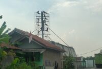 Pantauan tim SekitarKita cerobong peleburan PT Alloy Indo di Desa Laksanamekar, Kecamatan Padalarang KBB sedang dalam perbaikan, diduga cemari lingkungan (foto: Abdul)