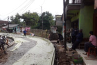 Proyek jalan wilayah selatan KBB mangkrak, masyarakat resah macet serta debu polusi mengganggu aktivitas (foto: Abdul)