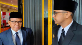 Plt Bupati KBB, Hengky Kurniawan menanggapi terkait puluhan TKK Disdukcapil KBB mogok kerja (foto: Abdul)