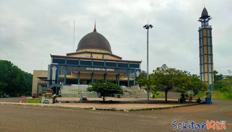 Masjid Agung Ash-Shidiq Kabupaten Bandung Barat, (Foto: Abdul) dok. SekitarKita.net