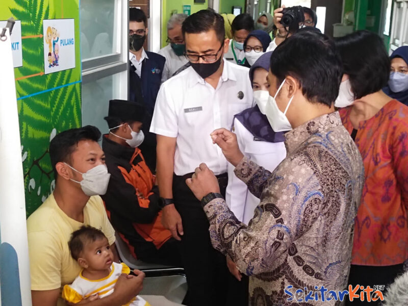 Wamenkes RI, Dante Saksono Harbuwono saat kunjungan ke puskemas Batujajar, Kecamatan Batujajar, Kabupaten Bandung Barat (KBB).