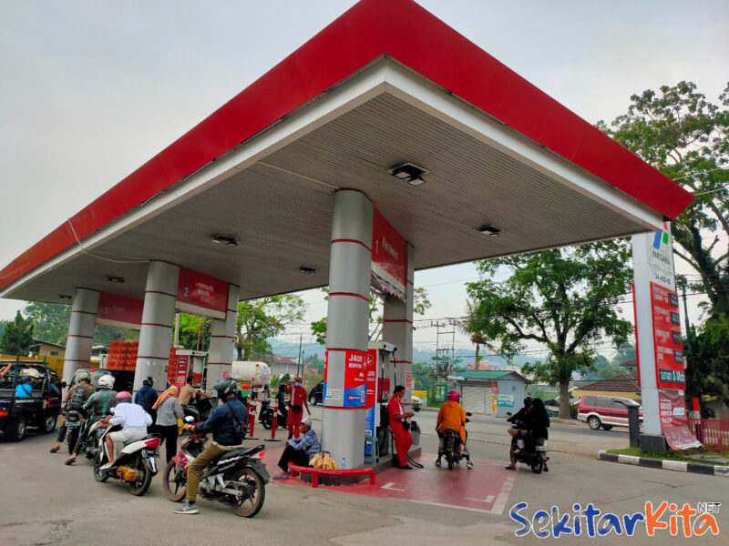SPBU Baloper, Padalarang Kabupaten Bandung Barat KBB, (foto diambil sebelum kenaikan BBM) dok. SekitarKita / Adul 