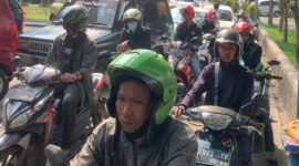 Antrean panjang pengisian BBM di SPBU Kota Baru Parahyangan KBB, pasca kenaikan harga pada Sabtu 03/09 tadi. (Foto: @infobdgbaratcimahi)