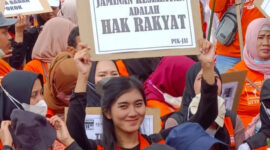 Puluhan ribu buruh dan mahasiswa serentak geruduk Gedung MPR-RI Senayan Jakarta. Selasa (06/09/2022) foto: istimewa @fspmi_kspsi