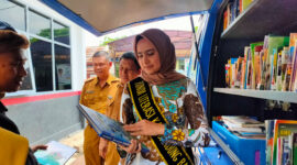 Bunda Literasi Bandung Barat, Sonya Fatmala prihatin dengan berkurangnya minat baca dikalangan anak-anak dan remaja di KBB, budaya literasi adalah ujung tombak (Foto: Abdul) 