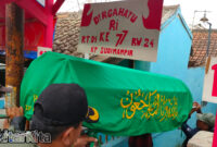 Jenazah korban bocah SD yang meninggal dunia pada peristiwa kebakaran rumah di Kampung Sudimampir RT04/RW24, Desa Padalarang KBB kini sudah dimakamkan (foto: Abdul Kholilulloh 