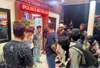 Polres Metro Bekasi berhasil menangkap 4 orang Geng Motor dan mengamankan 10 Sajam dari tangan tersangka. Minggu (02/10/2022) foto: Arjun/ KabarNegri 