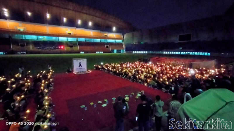 Forkopimda Kabupaten Bekasi menggelar doa bersama dengan ribuan suporter di Stadion Wibawa Mukti Cikarang, Kamis 06 Oktober 2022. (Foto: Arjun/ dok SekitarKita.id)