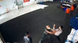 Detik-detik oknum TNI lemparkan pukulan kepada anggota Security Shoppe viral dimedia sosial (@kabarnegri)