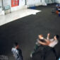 Detik-detik oknum TNI lemparkan pukulan kepada anggota Security Shoppe viral dimedia sosial (@kabarnegri)