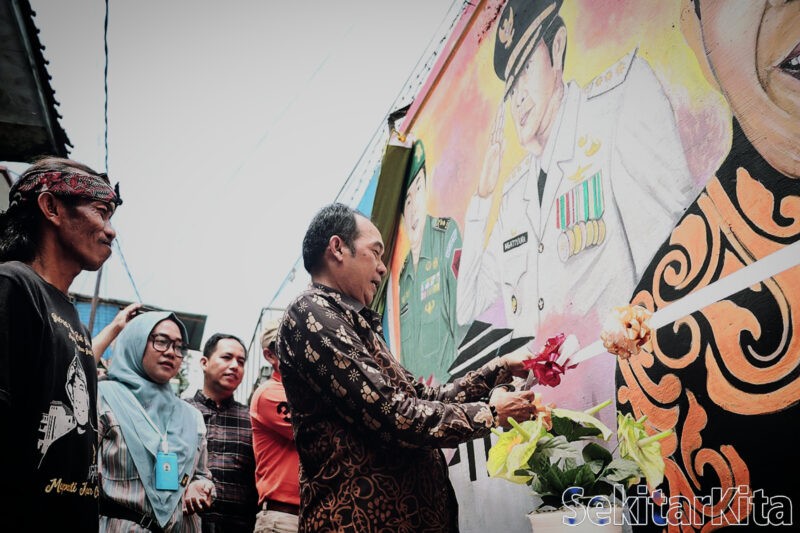Walikota Cimahi, Ngatiyana meresmikan kampung Seribu Warna, di kampung Hujan Kulon RT08/RW05 Kelurahan Utama, Kecamatan Cimahi Selatan 