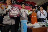 Tersangka pembunuh bocah SD di Cimahi terancam pasal 340 Junto 339 junto 338 junto 365 junto pasal 80 ayat 3 UU no 17 tahun 2016 perlindungan anak. Ancaman paling ringan minimal hukuman 20 tahun hingga maksimal hukuman mati. (foto: Abdul)