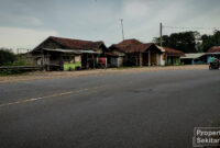 Lokasi diduga warung remang-remang, Satpol PP KBB dan perangkat Desa Sumur Bandung akan melakukan pembongkaran bangunan (foto: Abdul). 