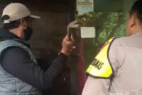 Menegangkan detik-detik warga dobrak rumah di Cilame Bandung Barat. 