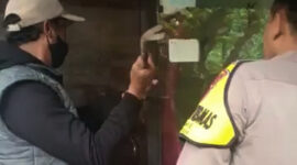 Menegangkan detik-detik warga dobrak rumah di Cilame Bandung Barat. 