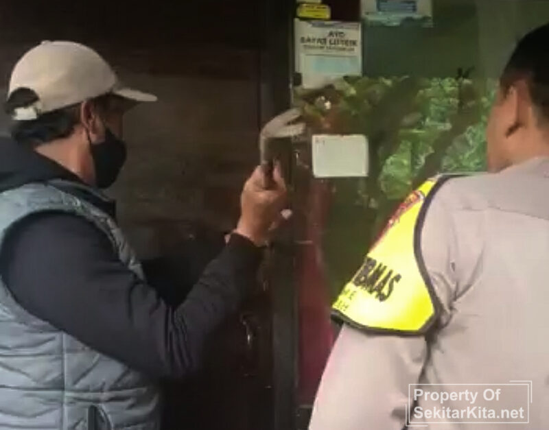 Menegangkan detik-detik warga dobrak rumah di Cilame Bandung Barat. 