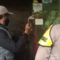 Menegangkan detik-detik warga dobrak rumah di Cilame Bandung Barat. 