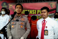 Wakapolres Cimahi, Kompol Niko N. Adiputra saat konferensi pers di Mapolres Cimahi. Senin (31/10/2022)