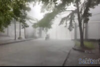 Fenomena Microburst, Air Terjun dari Langit tepat di Stadion Wibawa Mukti Bekasi. Rabu (09/11/2022).