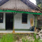 Darul Amanah dulunya tempat kumuh dan terdapat botol miras berserakan, kini disulap menjadi tempat ibadah. (foto: Abdul Kholilulloh)