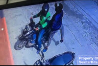Aksi dua terduga maling berhasil menggondol sepeda motor di Jalan Raya Ciburuy Padalarang, ruko Mixue No 39 A, Kecamatan Padalarang KBB terekam kamera CCTV.