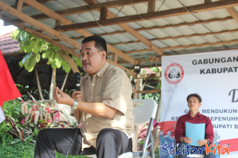 M. Suryaman Effendy memberikan sambutan pada acara GOOl deklarasi dukung Bupati KBB, Hengki Kurniawan.