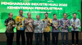 FajarPaper terima penghargaan industri Hijau 2022. 