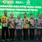 FajarPaper terima penghargaan industri Hijau 2022. 