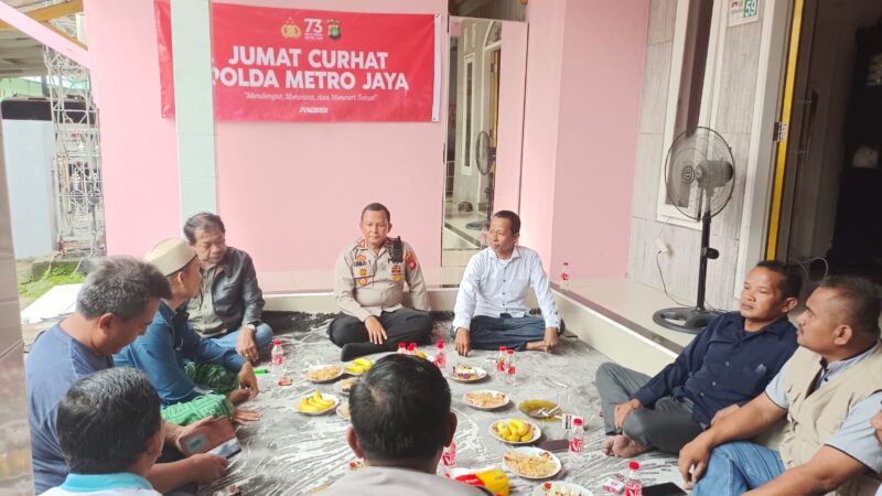 Giat Jum'at Curhat, Kapolsek Cikarang Selatan terima keluhan masyarakat di Kecamatan Cikarang Selatan.
