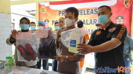 Polres Cimahi ungkap kasus penyiraman air keras yang dilakukan seorang suami terhadap istrinya di Padalarang Bandung Barat (foto: Abdul Kholilulloh). 