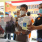 Polres Cimahi ungkap kasus penyiraman air keras yang dilakukan seorang suami terhadap istrinya di Padalarang Bandung Barat (foto: Abdul Kholilulloh). 