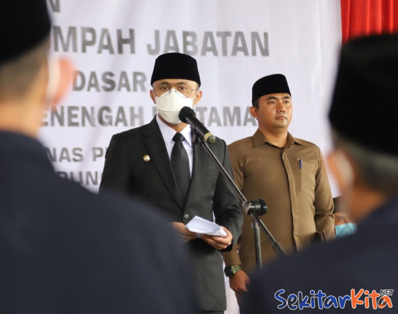 Bupati Bandung Barat, Hengki Kurniawan lantik ratusan kepala sekolah se Bandung Barat 