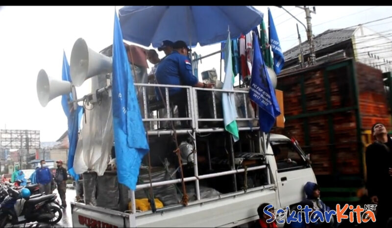 Ratusan buruh dari KSPSI menggelar doa bersama didepan gedung DPRD KBB. (foto: Daim)
