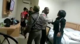 Video viral seorang istri kepergok disebuah hotel bersama lelaki lain di Jayapura.