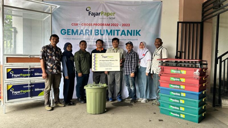 PT Fajar Surya Wisesa Tbk (FajarPaper) memulai kegiatan baru GEMARI BUMITANIK (Gerakan Masyarakat Mandiri Budidaya Maggot, Ikan dan Tanaman Hidroponik) yang diinisiasikan oleh team CSR FajarPaper, PUK SP KEP SPSI PT. Fajar Surya Wisesa Tbk, dan juga Koperasi Karyawan Surya Abadi