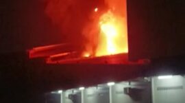 Kebakaran hebat melanda bangunan Toserba Tokma di jalan Raya Sumberjaya, Desa Sumberjaya, Kecamatan Tambun Selatan, Kabupaten Bekasi.