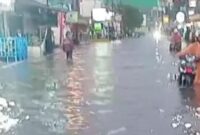 Banjir di Jalan Nusantara Raya, Perumnas 3 Kelurahan Aren Jaya, Kecamatan Bekasi Timur, Kota Bekasi, Minggu (19/02/2023) sore.