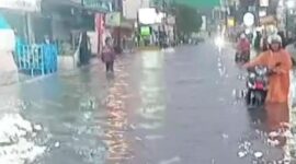 Banjir di Jalan Nusantara Raya, Perumnas 3 Kelurahan Aren Jaya, Kecamatan Bekasi Timur, Kota Bekasi, Minggu (19/02/2023) sore.