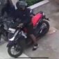 Dua orang terduga pelaku pencurian sepeda motor (curanmor) di sebuah apotek K-24 Pilar Cikarang Utara, Kabupaten Bekasi.