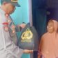 Kapolsek Tarumajaya AKP Akhmadi bersama jajarannya menyalurkan bantuan sosial kemanusiaan Kapolri berupa 50 paket sembako kepada warga kurang mampu.