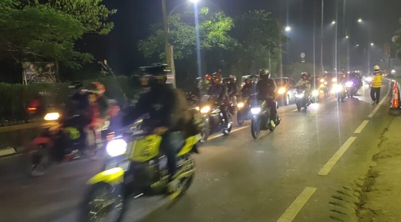 Jalur Pantura Kabupaten Bekasi - Karawang mulai dipadati ribuan pemudik Jelang H-3 lebaran 2023 (foto: Abdul Kholilulloh)