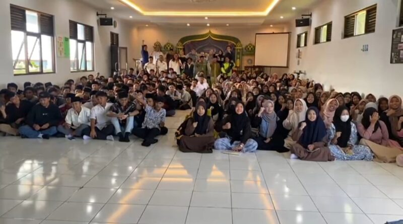 PWI KBB melakukan pelatihan Pesantren Jurnalistik di Madrasah Aliyah Cikande