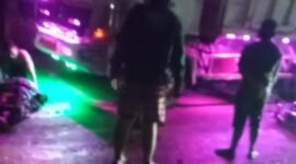 Pemotor mengalami luka parah di bagian kedua kakinya usai terlindas truk di Jalan Kalimalang Bekasi Selasa (23/05/2023)