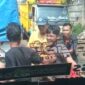 Sopir truk dipalak oknum preman di TPAS Burangkeng, Kabupaten Bekasi 