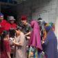 Jurpala Indonesia dan Bader Management membagikan 150 bungkus daging sapi kurban kepada warga sekitar (foto: dok. Jurpala Indonesia) 